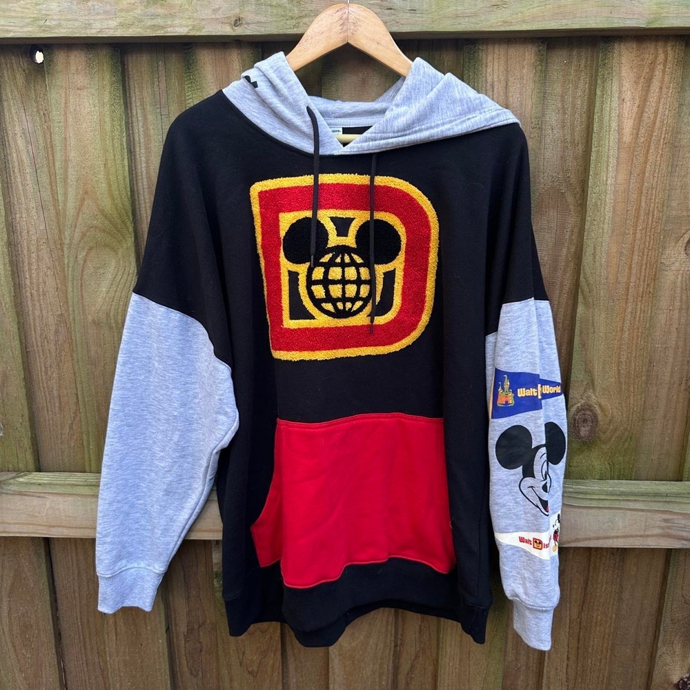 *SOLD* Disney World Vault Collection 50th Anniversary Graphic Hoodie Size Medium